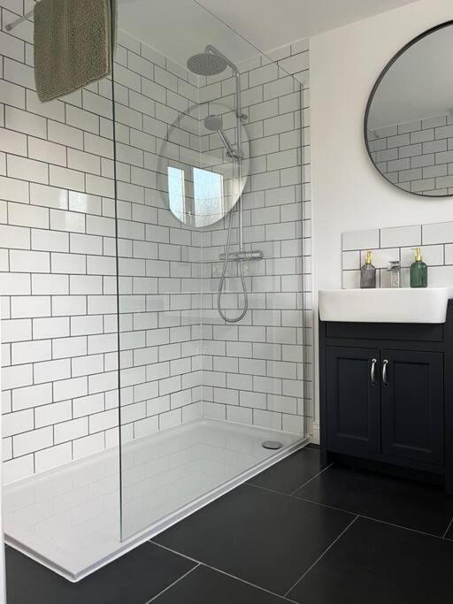 Chic 2 Bedroom Cottage Willingham  エクステリア 写真