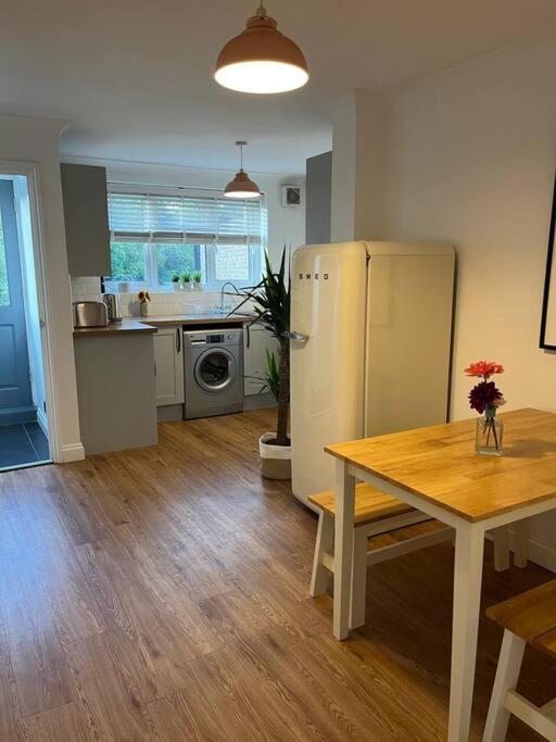 Chic 2 Bedroom Cottage Willingham  エクステリア 写真