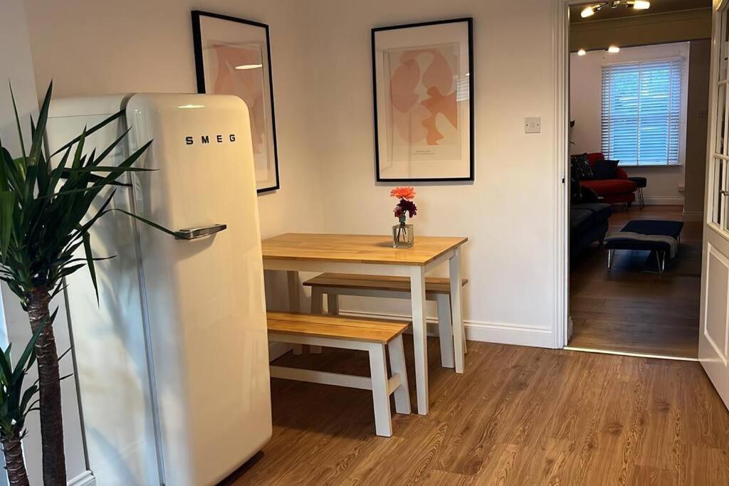 Chic 2 Bedroom Cottage Willingham  エクステリア 写真